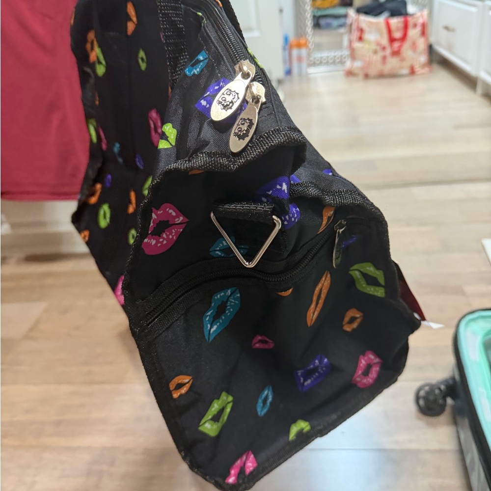 Betty Boop Black Multicolor Kiss-Print Tote - Picture 2 of 5